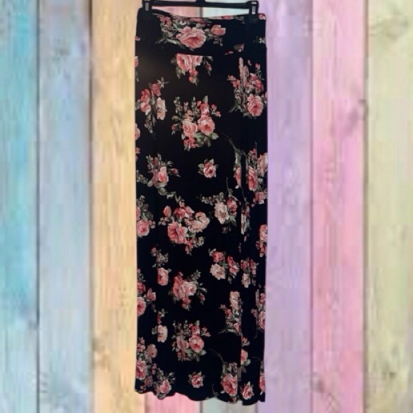 Joe Benbasset Dresses & Skirts - Joe Benbasset Black Floral Ruched Waist Flowy Maxi Skirt
